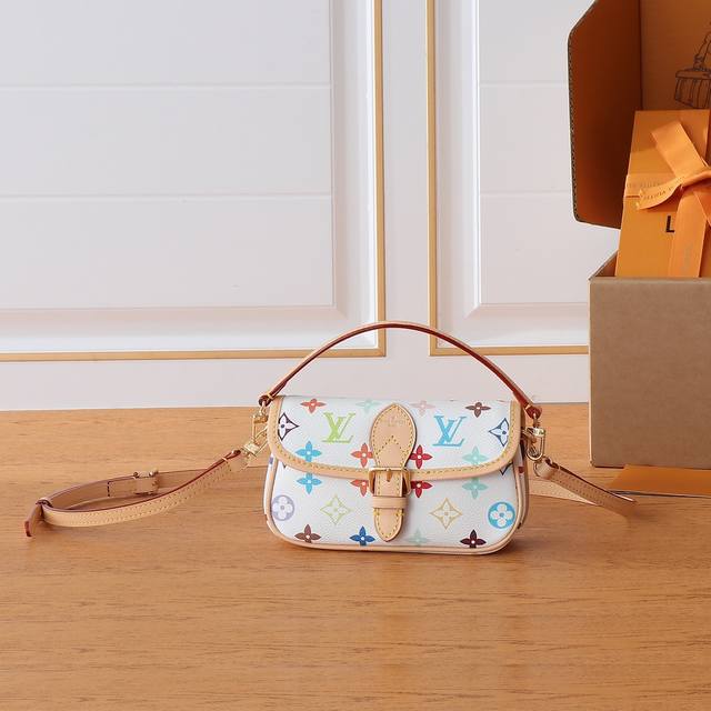 X Tm Nano Diane Handbag M14194 White This Nano Diane handbag is part of the Loui