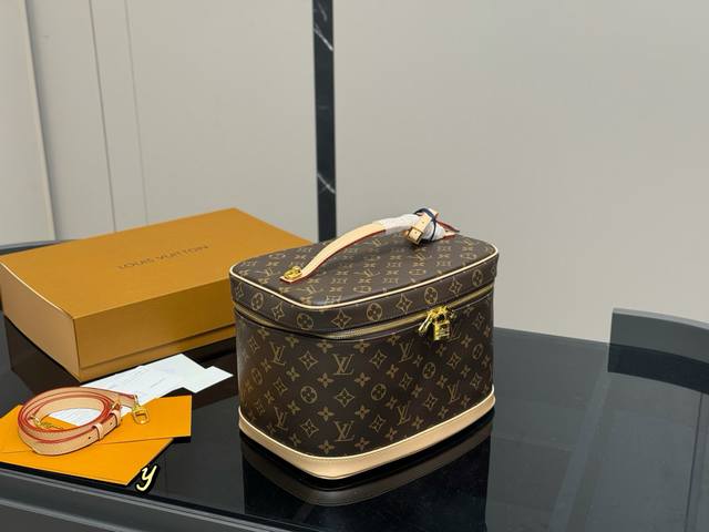 Folding boxLv's cosmetic bags are quite popular in the fashion world this season