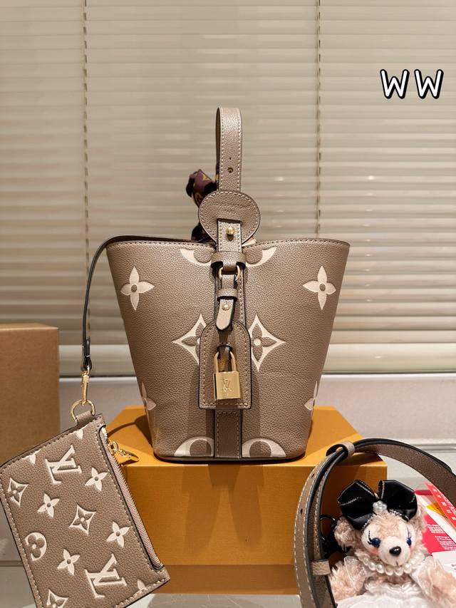 with scarf and pendant with gift box new arrival LV counter's latest All In Bb