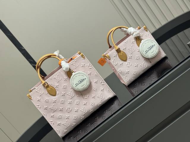 comes with a folding box and airplane box Size: 34cm 25cm Lv Onthego denim shop