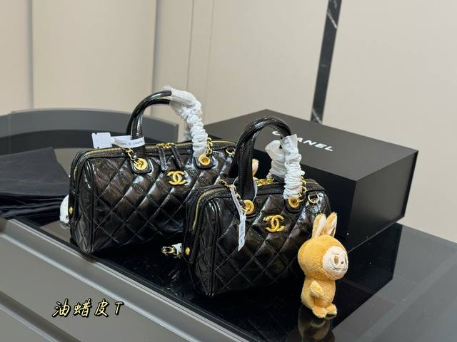 comes with a folding box airplane box Is Chanel25C worth buying? This black bow
