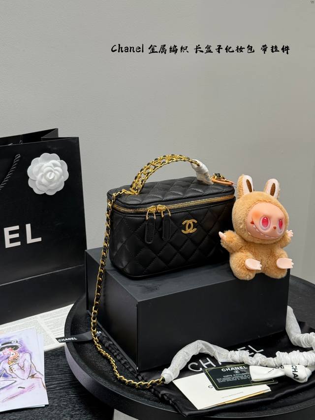 Folding gift box with pull-out fabric pendant! Size: 18*11cm Chanel cosmetic ba