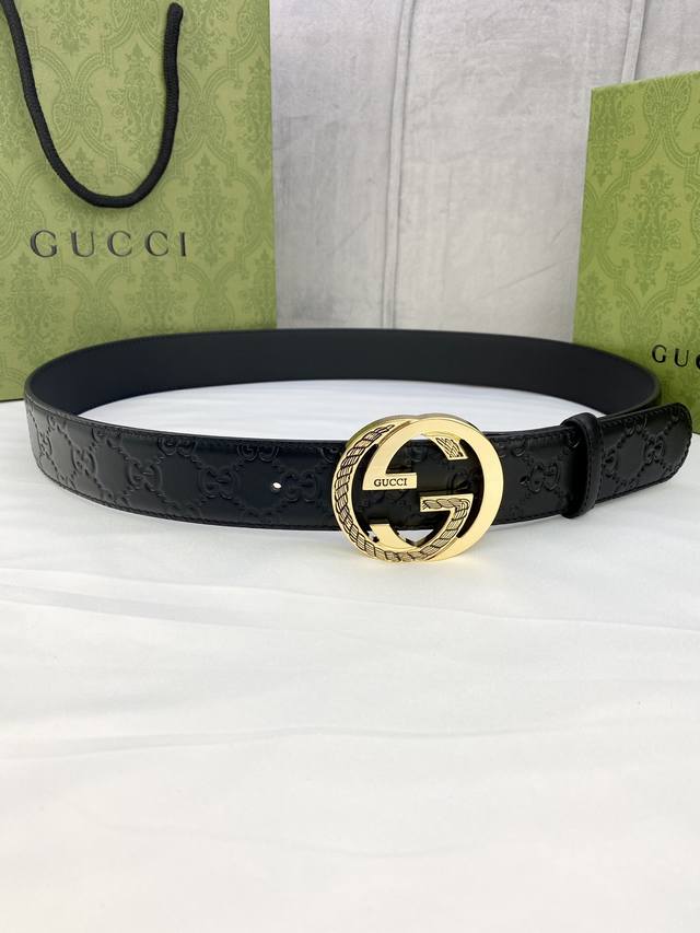 Width 4.0 Gucci interlocking double G buckle belt, made of smooth original calfs