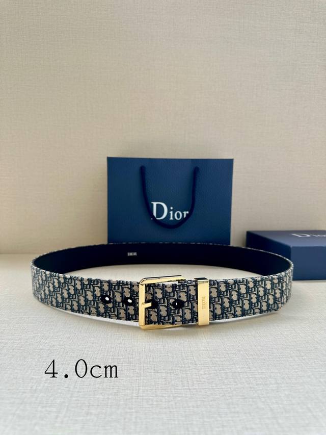 Width 4.0cm This belt is crafted from beige and black micro-Oblique print fabric
