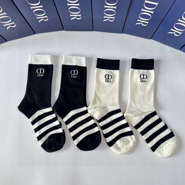 Special counter packaging Dior's new mid-length embroidered pile socks! Four pai