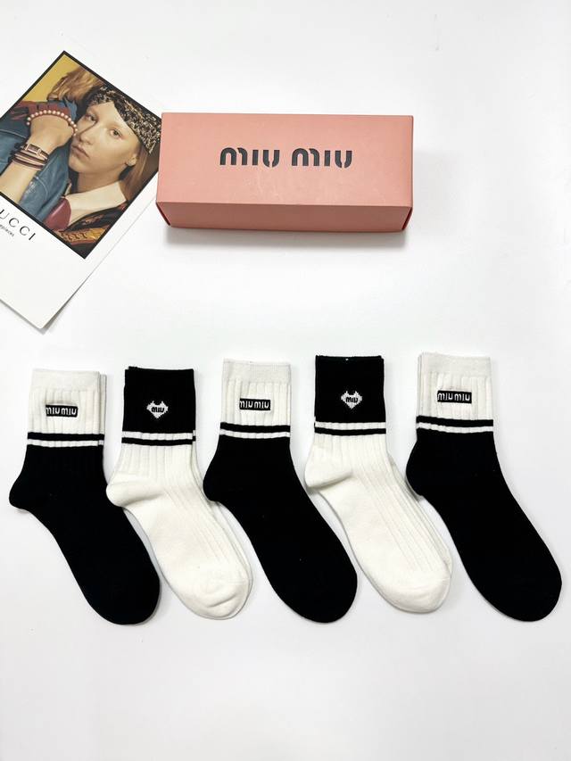 comes with packaging 5 pairs per box Miu Miu classic embroidered letter logo pu