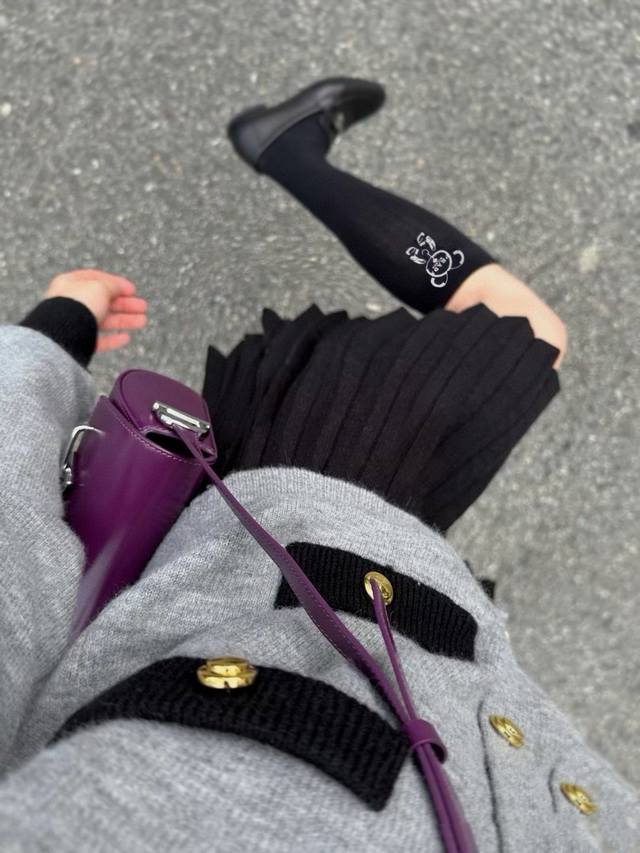 comes with packaging One box one pair Prada Prada popular classic letter stocki