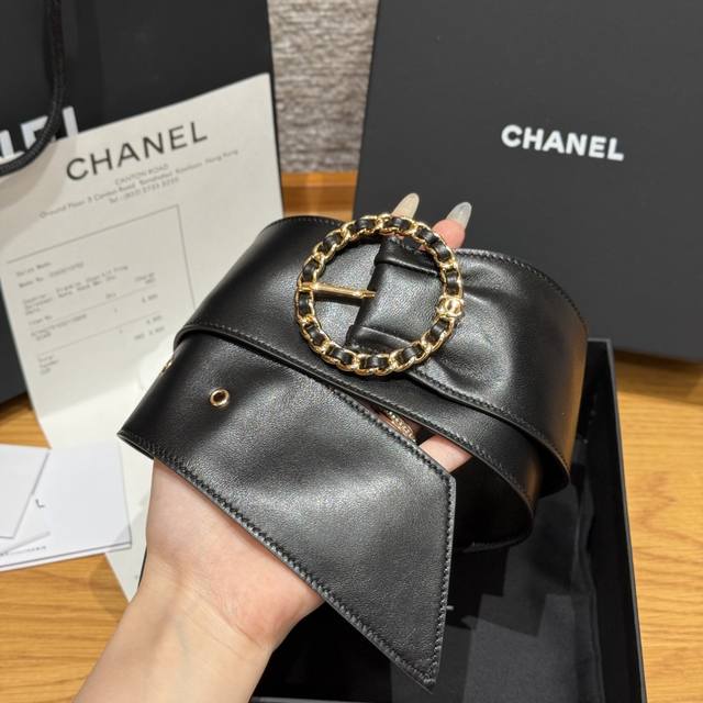 Xiangjia Wide Women's Belt In the Spring/Summer 2025 Haute Couture Collection,