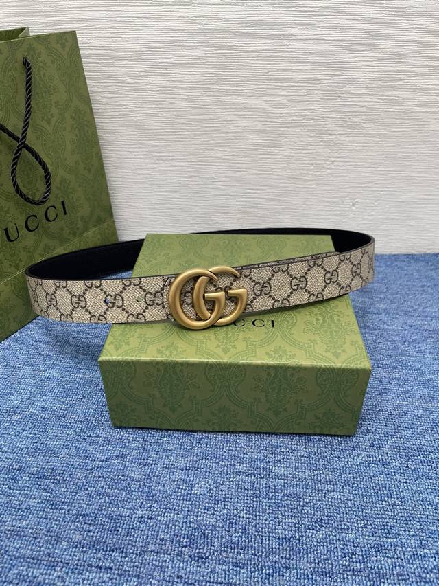 Brand: Gucci 550105 Description: Crafted from premium Gucci Signature leather fo