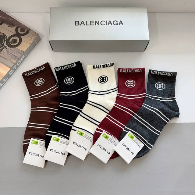 Comes with packaging, 5 pairs per box Balenciaga's new mid-calf socks are a mus