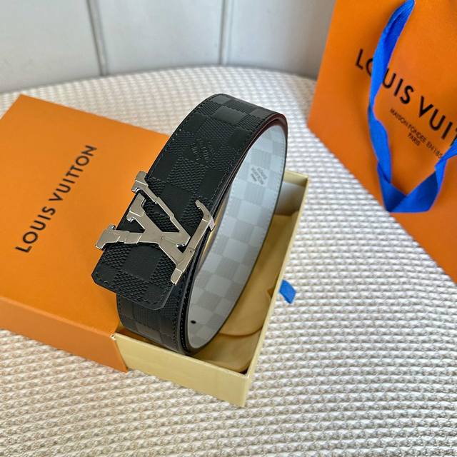 L0Uis Vuitt0N This season's new men's belt, 40mm wide, made from imported, doubl