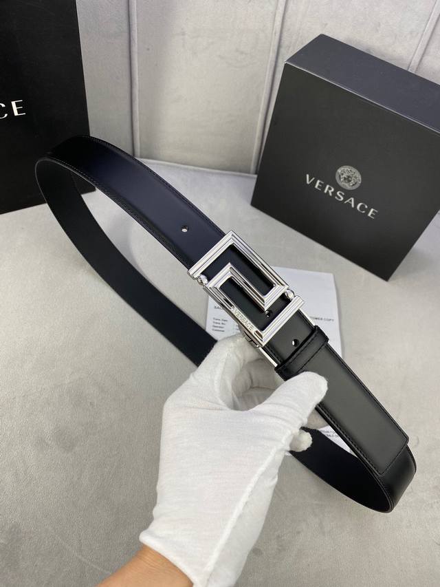 Width 3.5cm Versace This smooth plain calfskin belt is decorated with a geometri