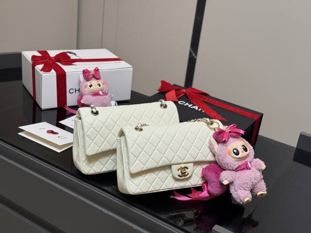 Comes with a pendant and a folding box Chanel Cf Chain Bag 25cm The Chanel Cf h