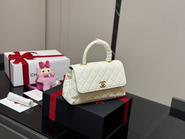 With pendant and folding box airplane box Size: 23*14Cm Chanel Coco Handle handb