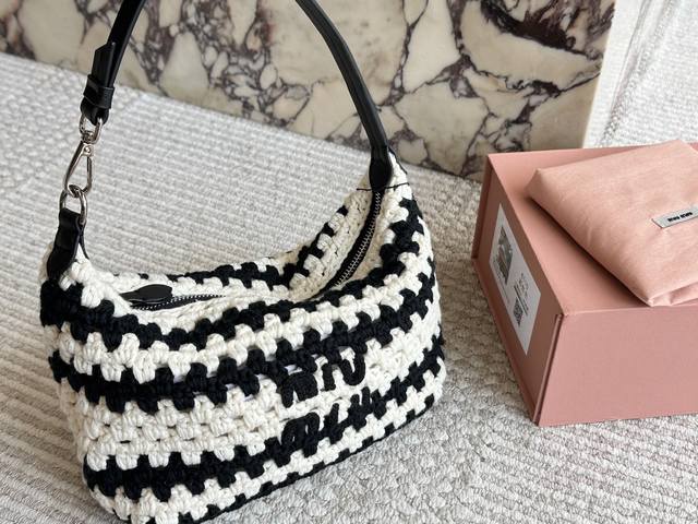 Miumiu 25 new canvas lunch box bag Miumiu lunch box bag new color is here again