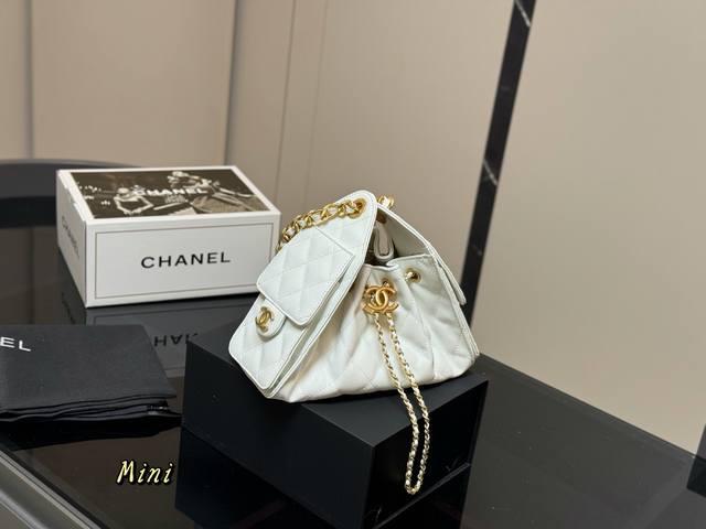comes with a folding box airplane box Chanel 25Bag mini is really amazing This