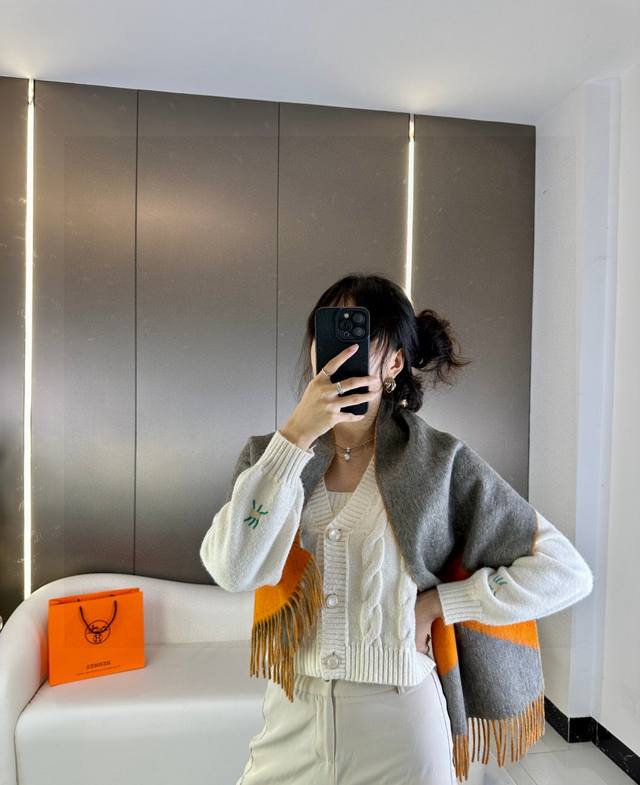 Big H Double-Sided Jacquard Thickened Tassel Scarf DDD. Buy now and cherish it!