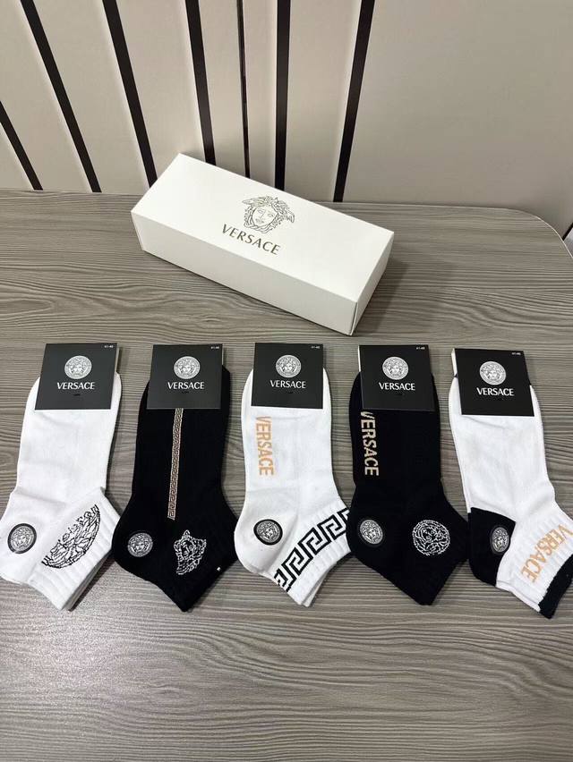 Special Versace new men's socks, five pairs per box. Made of pure cotton, ultra-