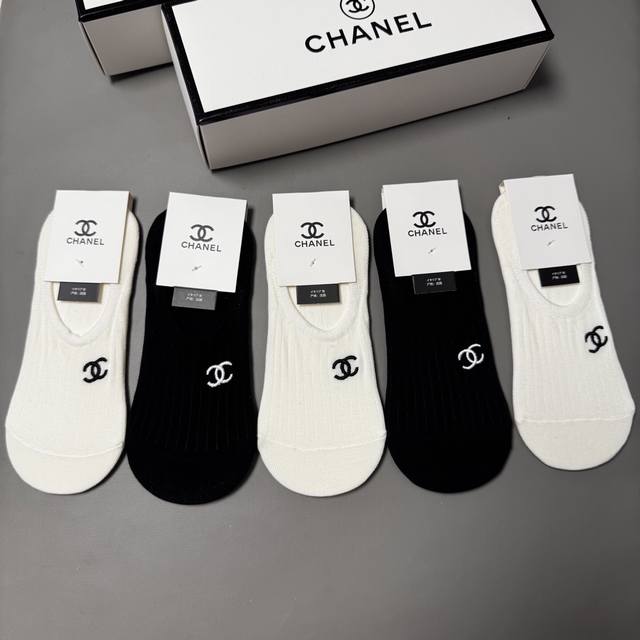 Special Chanel Chanel Little Chanel new women's invisible socks, one box of fiv