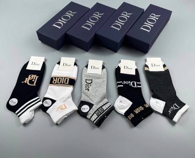 Special Dior men's socks, one box of five pairs with jacquard brand logo, simple