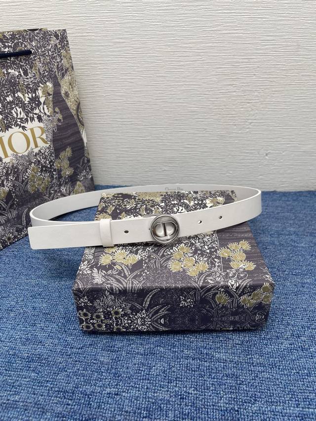 -30 Montaigne Circled Belt 550 25mm White Smooth Calfskin Reference No.: B0314Uv