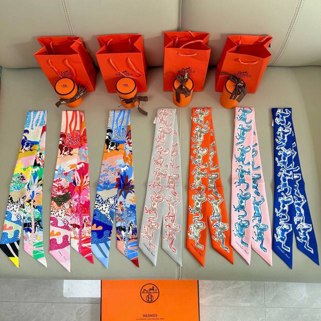 Dimensions: 5 x 86 cm Material: 100% mulberry silk Inspired by the "Free City"