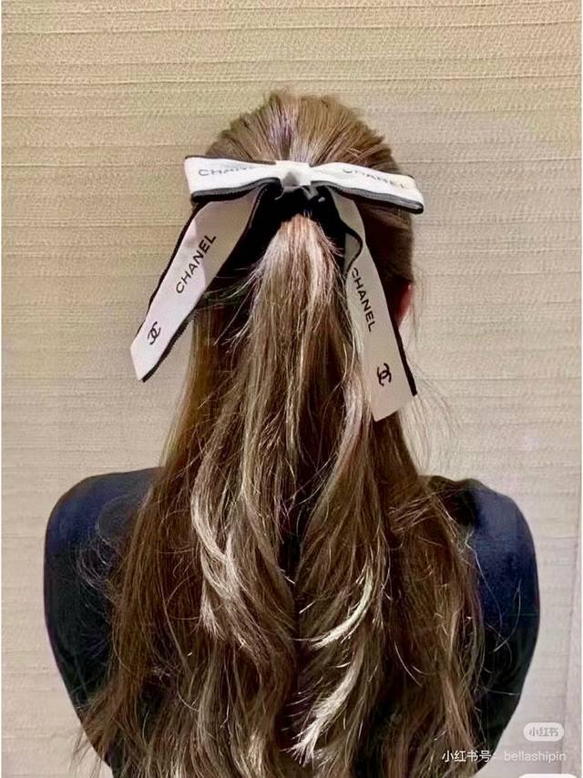 Chanel Handicraft Series Fabric: 18 Momme Silk Color: Black and White Chanel's t