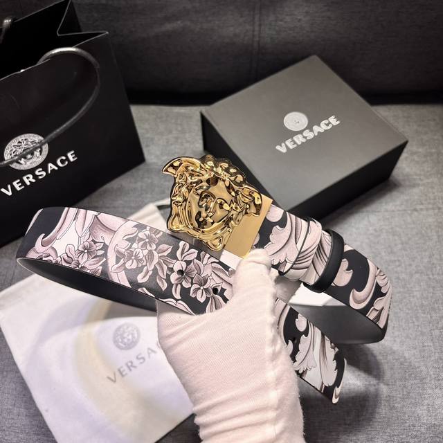 Versace, width 4.0cm This double-sided belt can be worn in two ways: one side fe