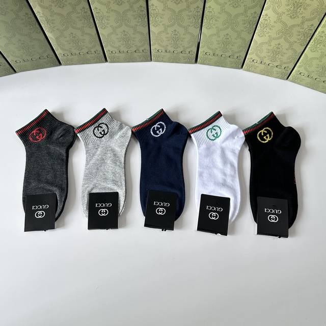 Special counter packaging Gucci's new mid-length stacked socks! Five pairs per b