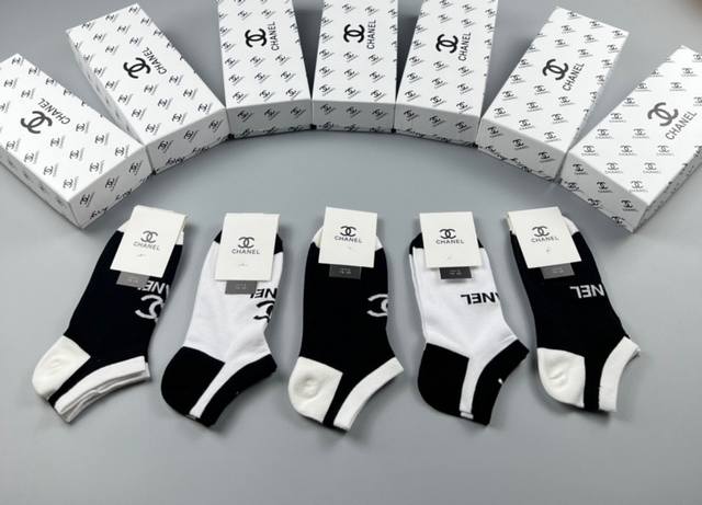 Special packaging Chanel's new classic short and medium-length stacked socks! Fi
