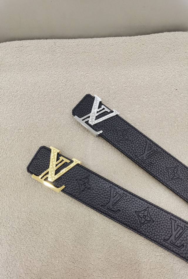 - Comes with designer packaging. This is the latest upgrade from the L0Uis Vuit