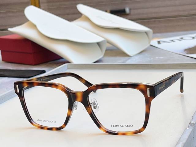 Salvatore Ferragam* new eyewear frames, Model: Sf3019Lb, Size: 54/18-145 DDD