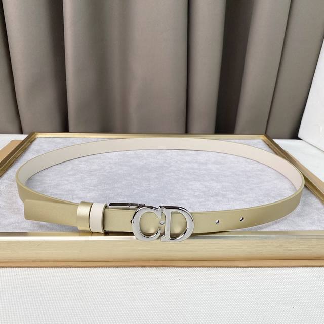 This season's new belt *CD* Belt buckle can be tailored. Lustrous gold finish me