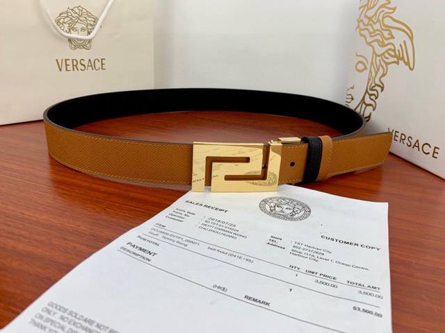 Width 3.5cm Versace Versace palm print on both sides This soft belt is decorated