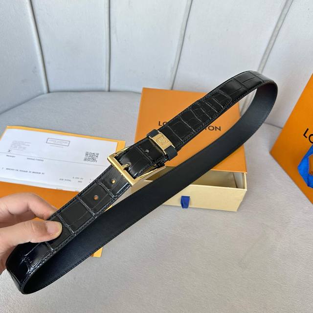 L0Uis Vuitt0N This season's new men's belt, 35mm wide, crafted from classic doub