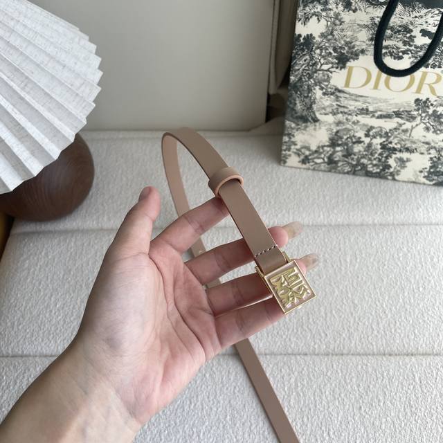 Dior's new belt is made of fine top-grain leather, which feels soft, comfortable