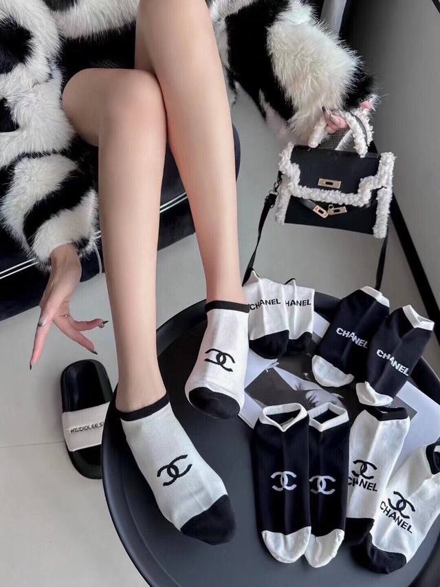 Special Chanel Chanel new women's socks, a box of five pairs of pure cotton mate