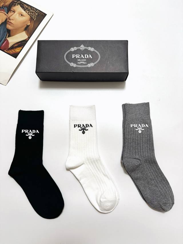 comes with packaging DDD. 3 pairs per box. DDD. Prada classic letter logo pure