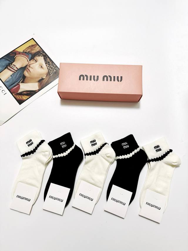 with packaging 5 pairs per box Miu Miu Miumiu popular cotton short socks, Korea