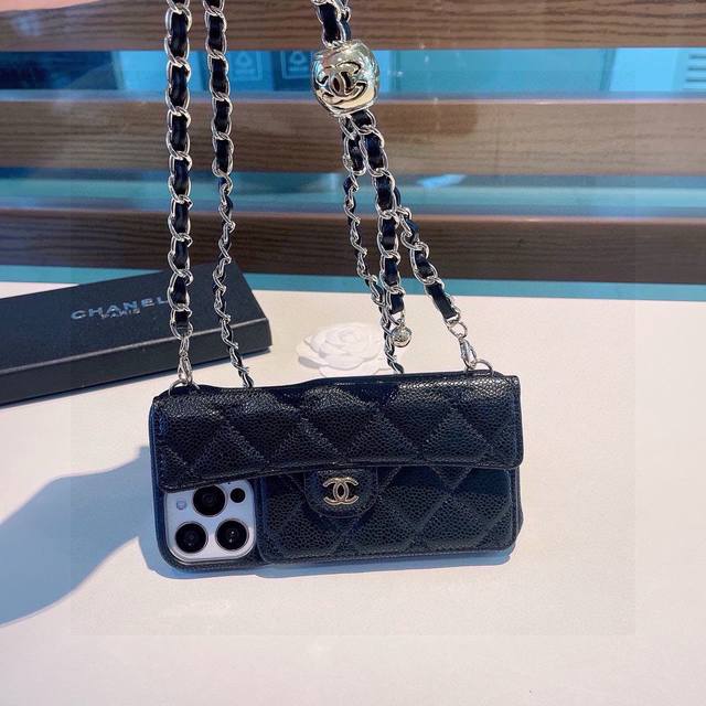 Chanel's popular mobile phone case in the fashion circle The same chain as the c