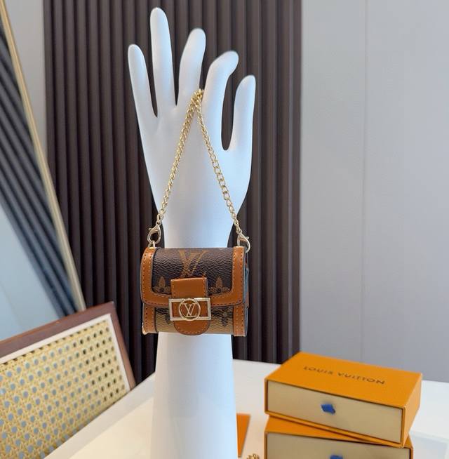 with chain Lv Daphne series earphone bag official website 1:1 earphone bag Fash