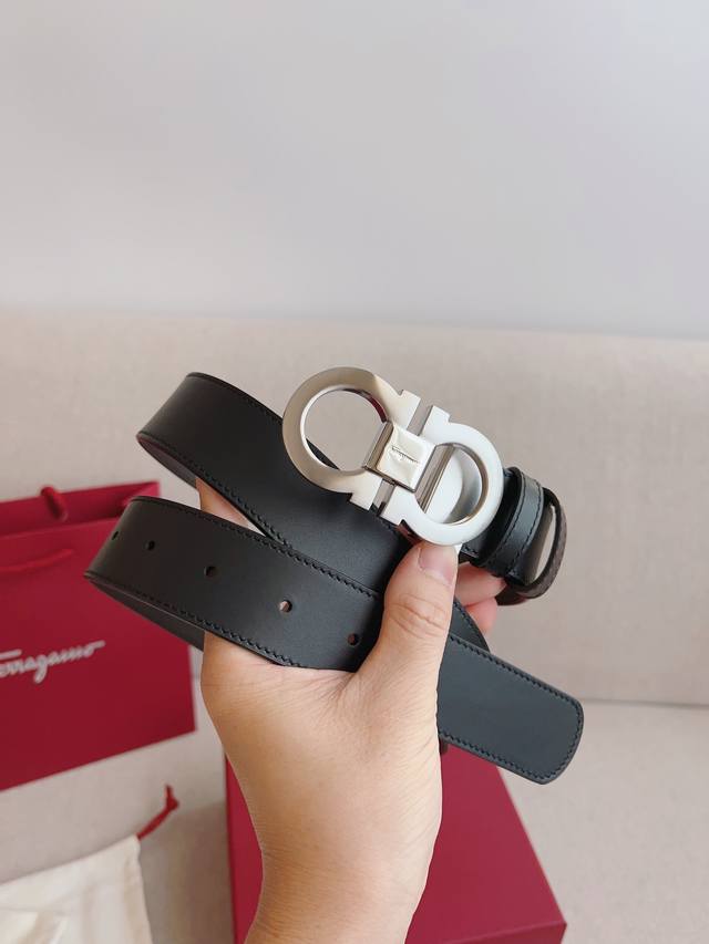 Ferragamo reimagines its timeless collections. This essential wardrobe accessor