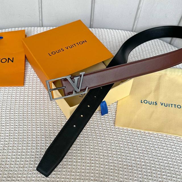 L0Uis Vuitt0N This season's new men's belt, 35mm wide, crafted from classic doub