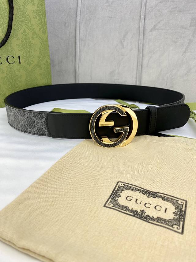 Width 4.0cm This Gucci belt makes a stunning debut in the early fall collection,