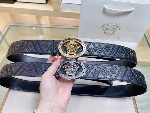 Versace - Pure cowhide, high-end product with clear texture and super good feel.