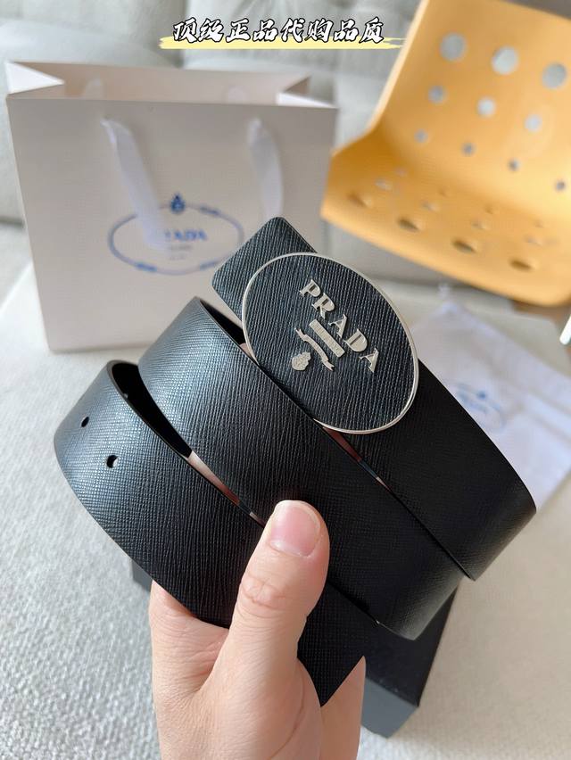 Guangzhou Factory P Direct Prada This versatile accessory features a simple yet