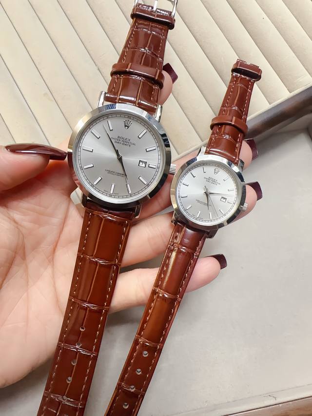 白 金 最新劳力士-Rolex 情侣对表 原装进口石英机芯 316L精钢表壳 矿物质超强玻璃镜面 精钢表带 直径40Mm厚8Mm女直径28Mm厚8Mm如果今天的