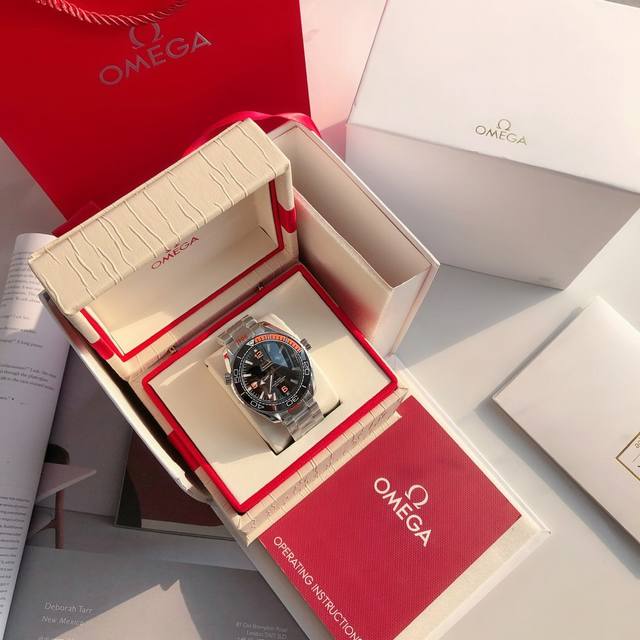 霸气型男 腕间利器 Gd出品， 全新升级鸥米茄海马系列600米潜水腕表橡胶表带款全色到货，陶瓷圈口全网独发，内修西铁城机芯，外修细节同步原装 机芯 搭载全新日本