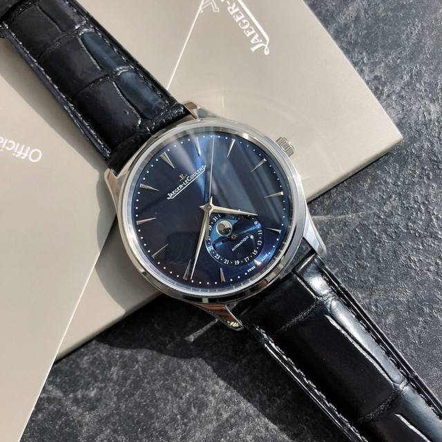 积家月相大师系列 ， 最具有性价比的男表积家大师到货！ 新款 带你观察月相盘的变化。 表壳直径39Mm，厚度9.9Mm 与原装同步。六点钟的子盘拥有阳历阴历 月