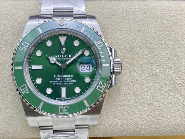 劳力士116610绿水鬼 Clean厂 真正的Clean V4最新版本圈口，手工打磨立体指针不用再更换代用指针了。 黑绿钢色水鬼，沿用Ar钢带。 Clean间金